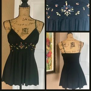 DO&BE Black Sleeveless Top with Embroidered Waist
